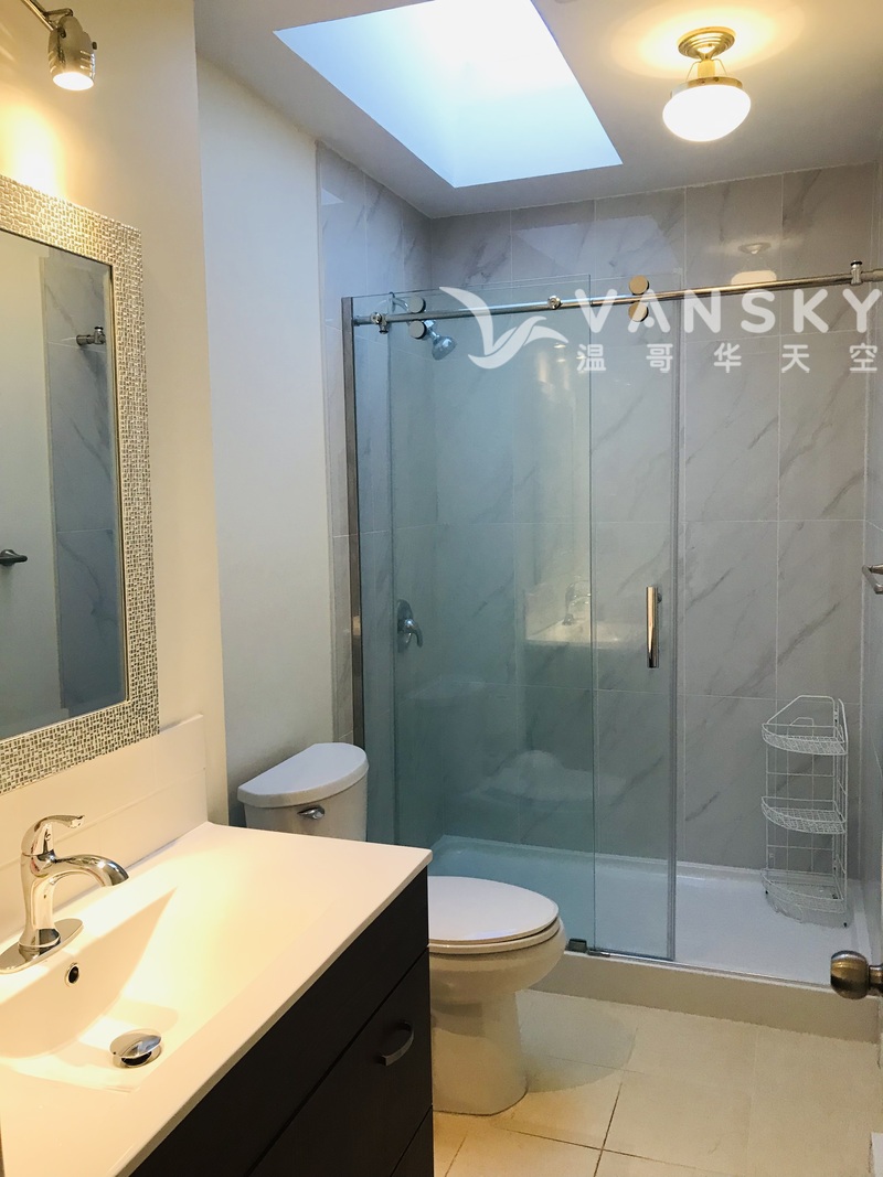 出租Richmond独立屋的有独立卫生间的房间。带家具。