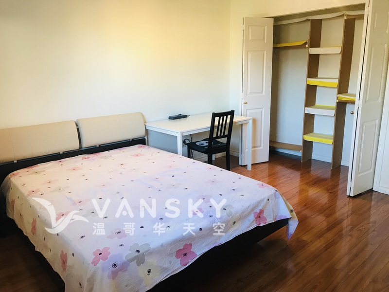 出租Richmond独立屋的有独立卫生间的房间。带家具。