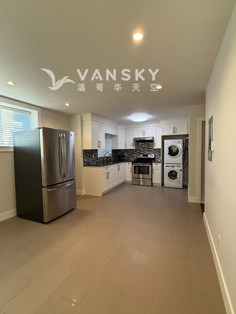 北本拿比近Holdom天车全新半地下室两房一厅一卫