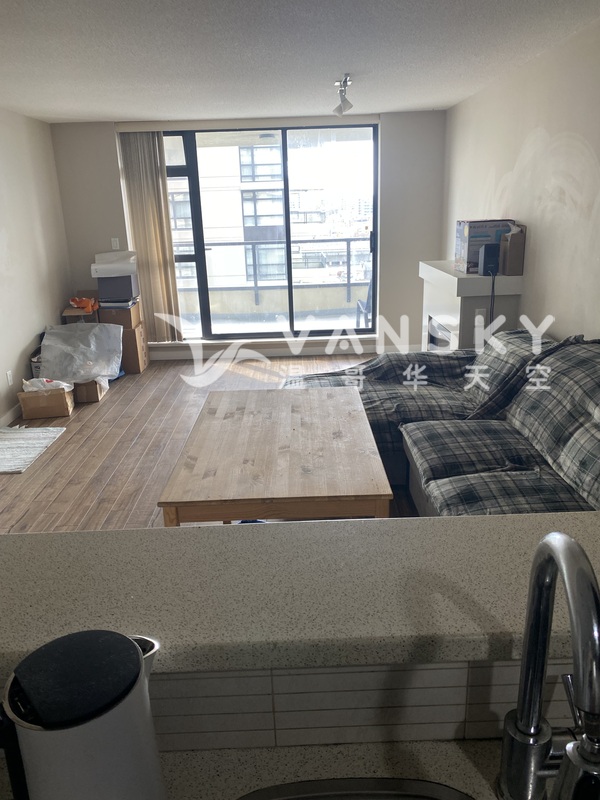 Richmond 市中心二室二卫主卧出租