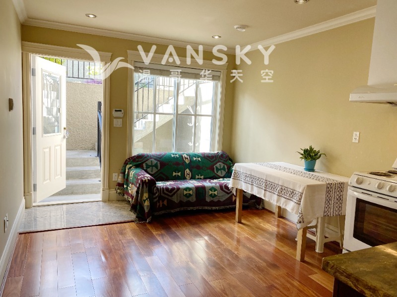 溫哥华西区Arbutus区独立屋半地下两房一厅一卫出租。