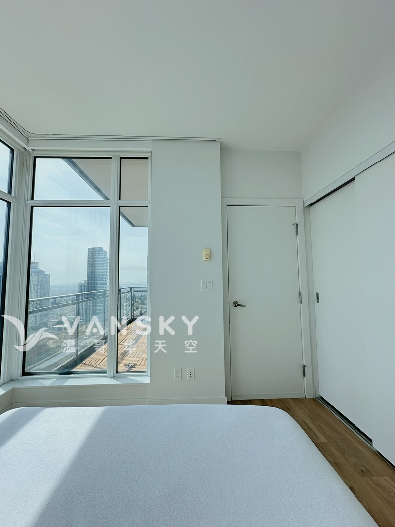 出租主人房Metrotown Apartment 樓下1分鐘到Super Store/price market , 5mins to skytrain 