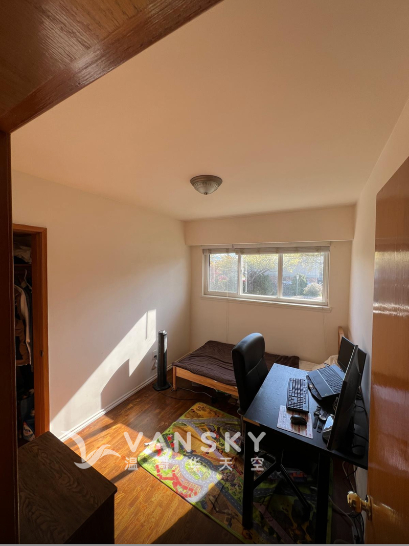 Metrotown 楼上一房出租