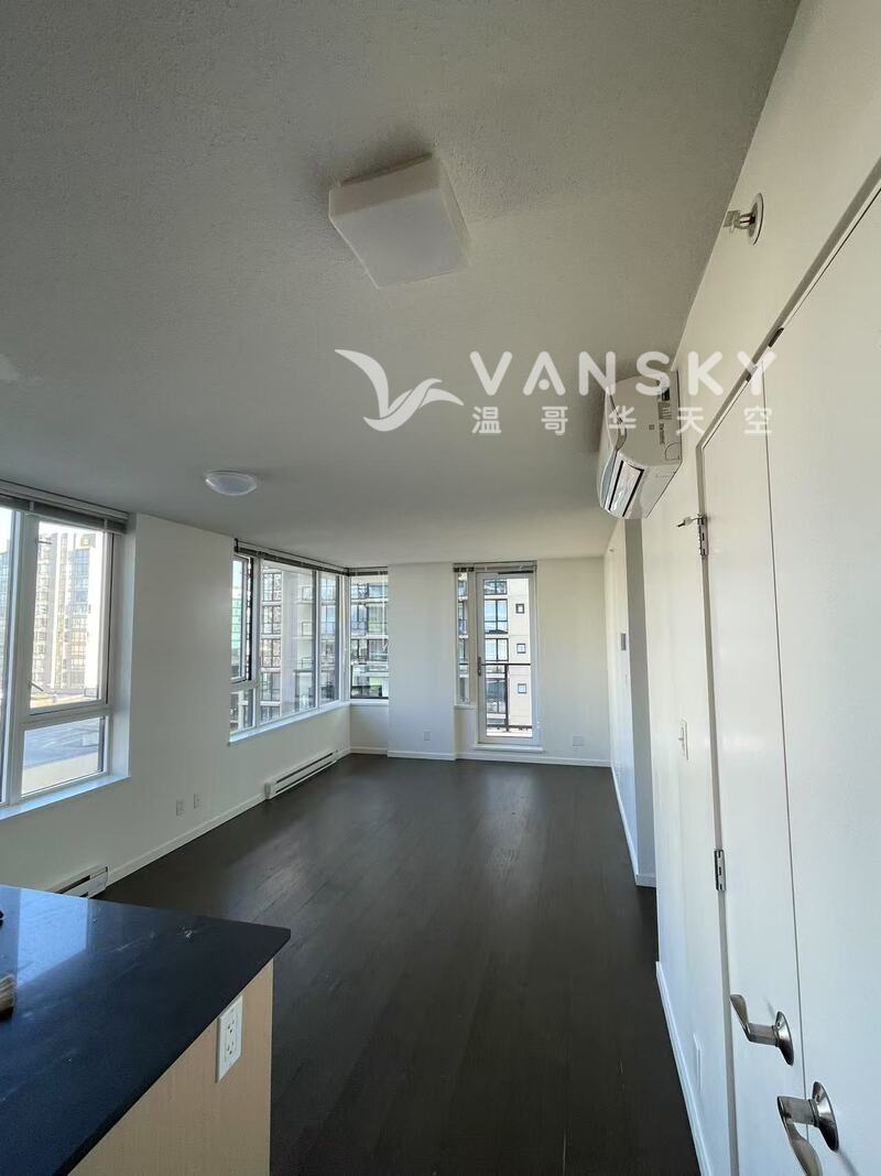 列市中心高层公寓一房一厅一卫一车位