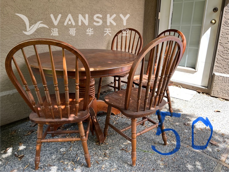 双人床，餐桌，椅子