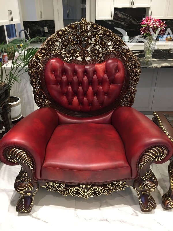 甩卖真皮豪华沙发一对（含茶几）