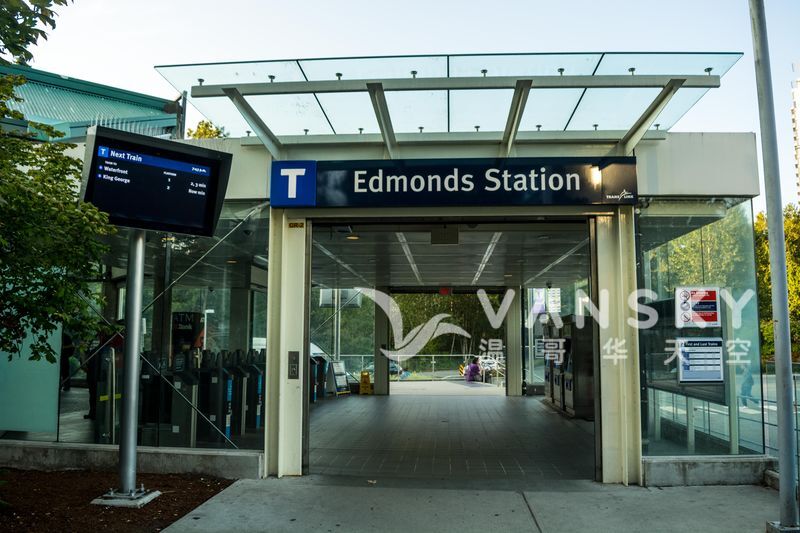 250430173256_800px-Translink_Edmonds_Station-a.jpg