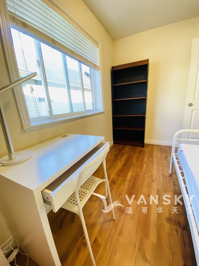 列治文楼上雅房出租