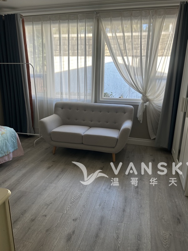 独立屋近Metrotown 楼上一房出租