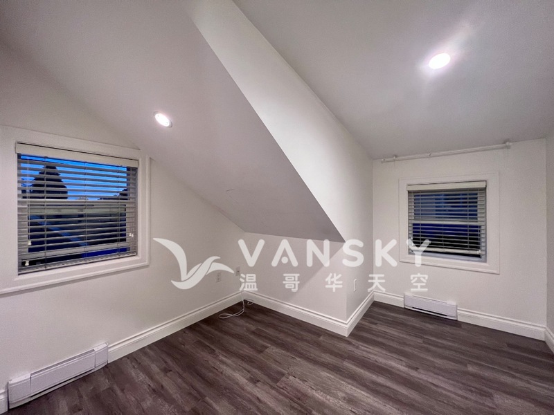 温哥华东区后巷屋一房一卫一车位