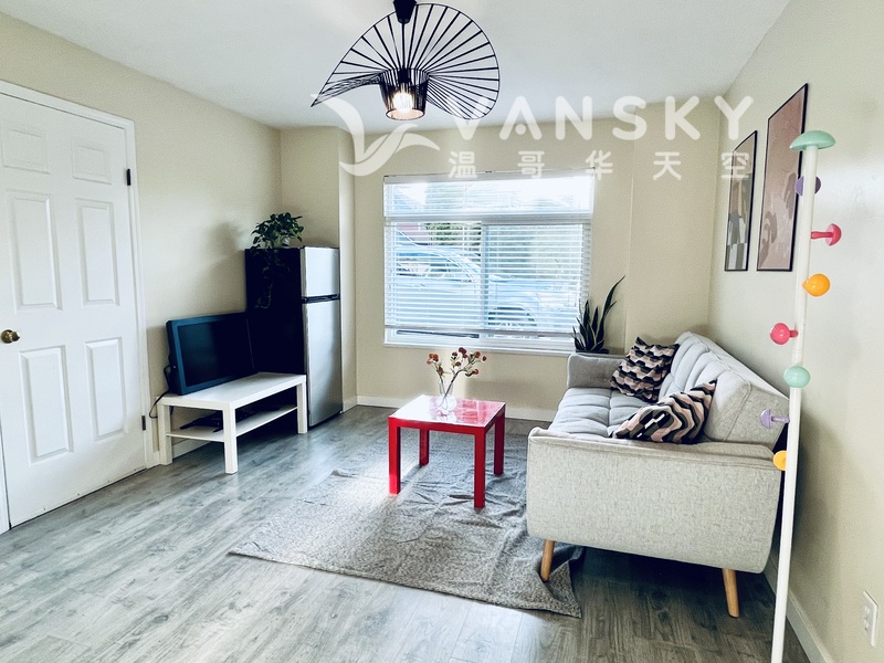 列治文带家具独立一室八月底起租