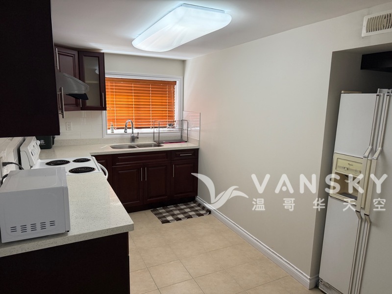 本拿比独立出入平地一层整租