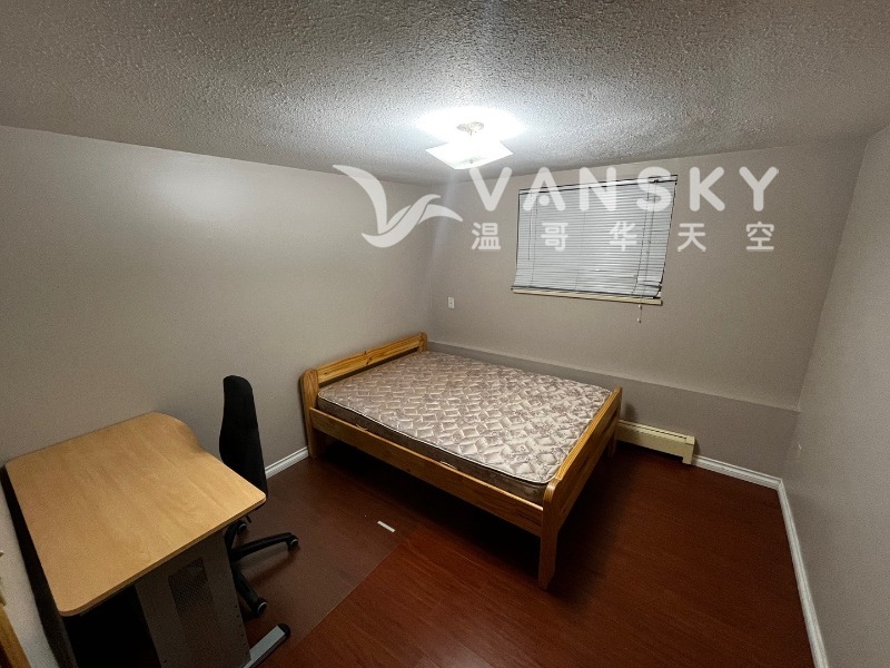 温哥华特色屋平地有房租,包含1间全家具卧室. 1间浴室和1厨房.