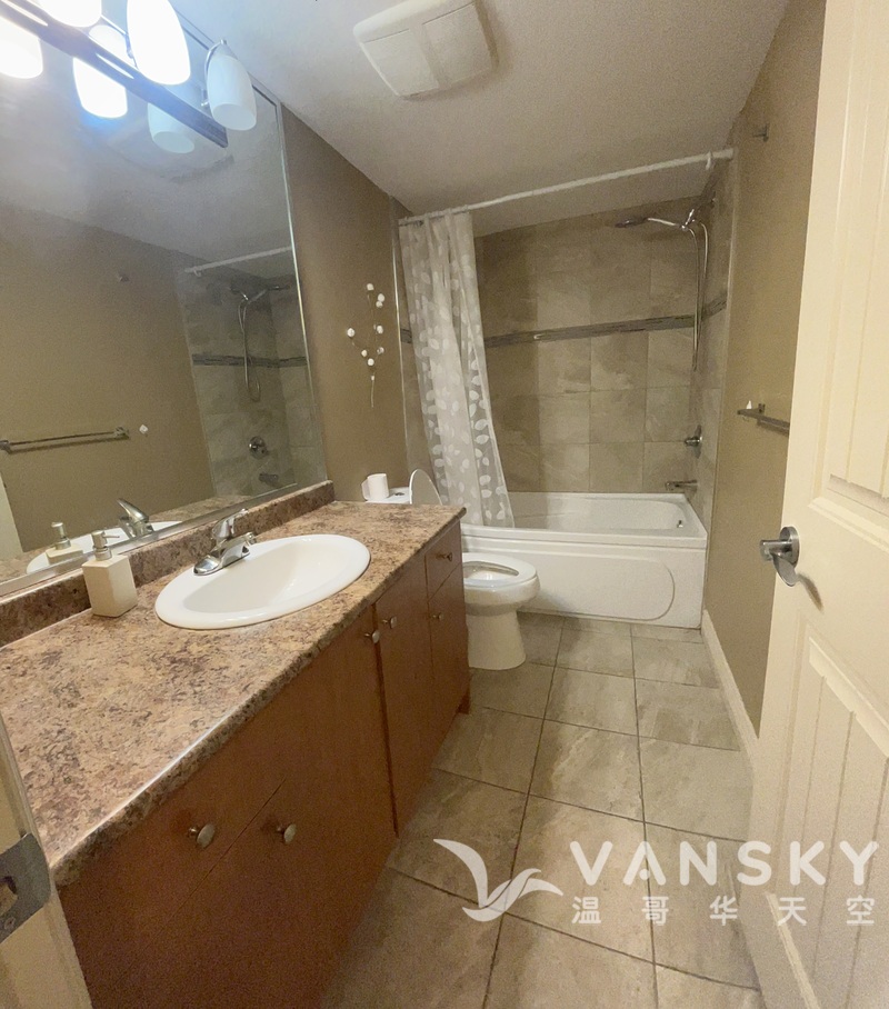 11年房龄高贵林独立屋半地下两居室出租