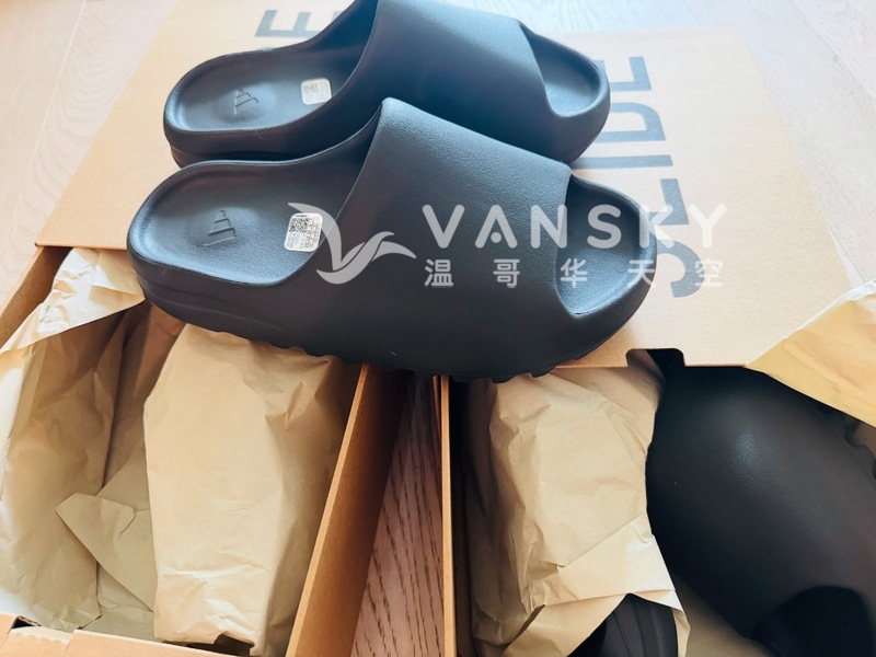 全新yeezy 椰子拖鞋$140