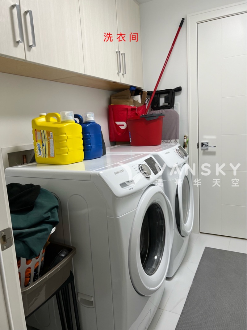 10%down，高贵林近Como Lake半地下两室八月出租