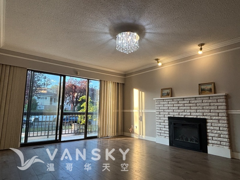 楼上三房两厅两卫一书房