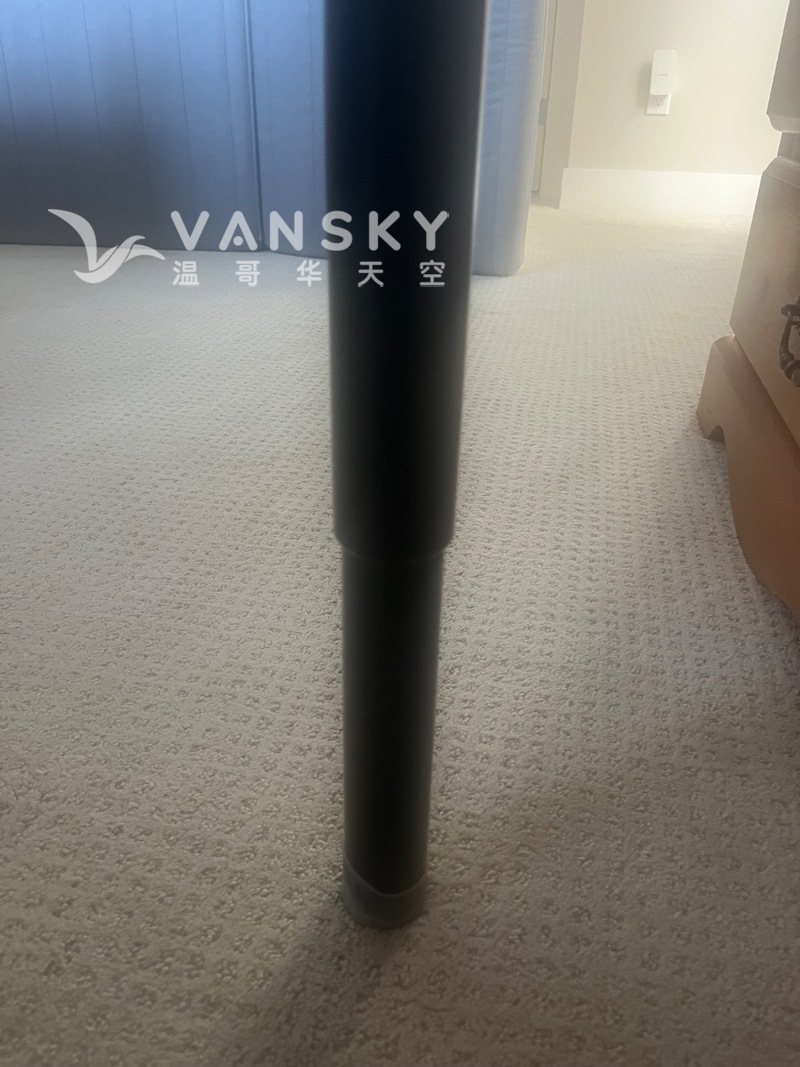 IKEA 可调节高度写字台