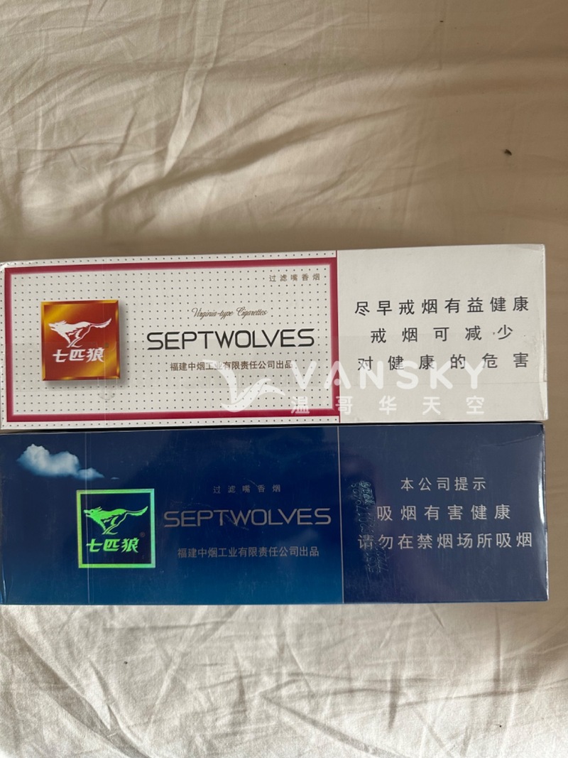 蓝白色七匹狼。