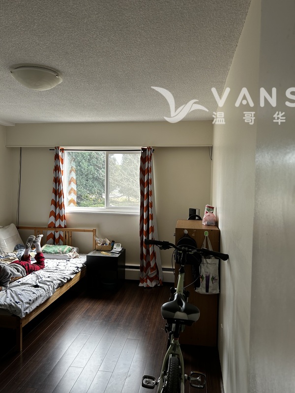 Metrotown 二楼明亮大单间