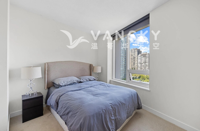 2张Queen Size床带席梦思床垫9成新