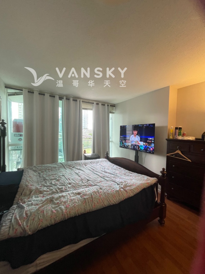 METRO高层公寓两房两卫主卧房出租