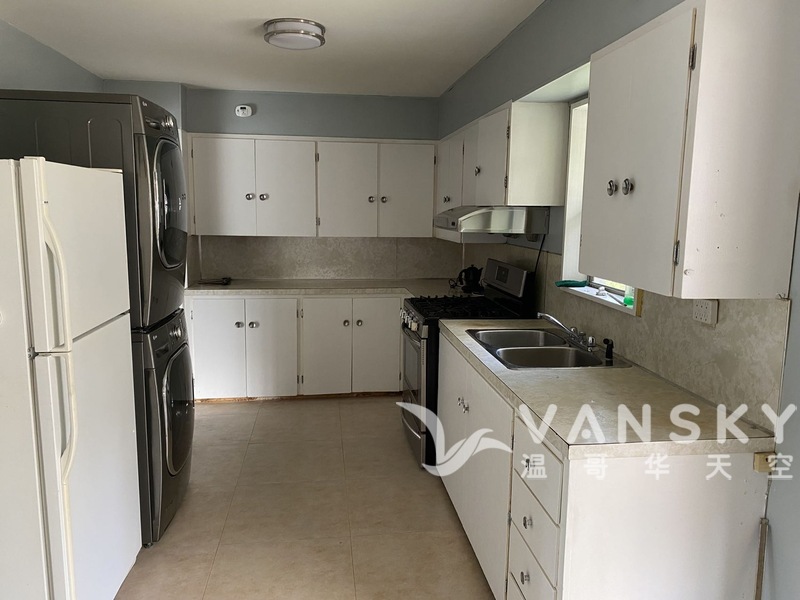 Surrey两室一厅出租