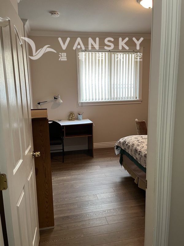 独立屋里的三个套房