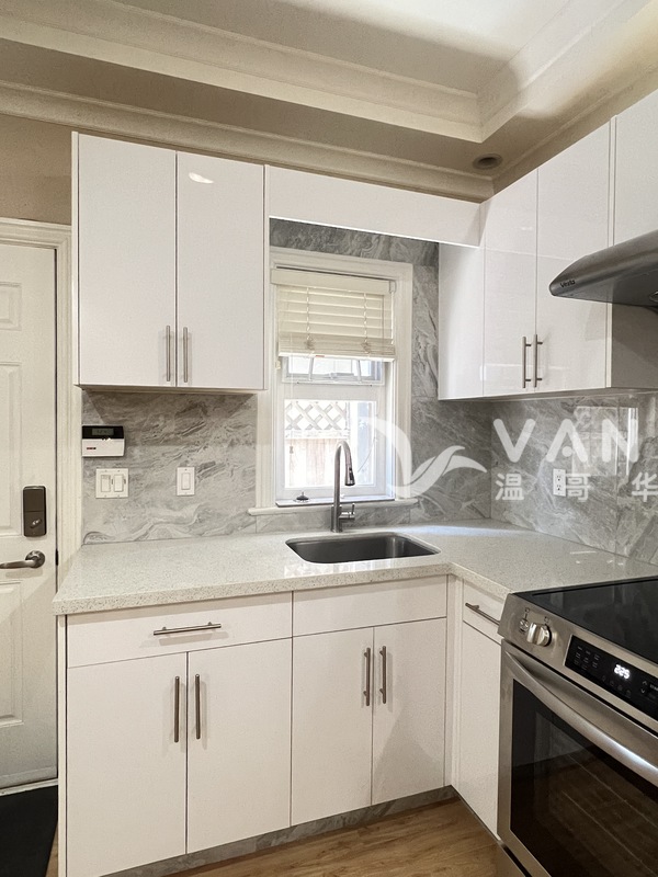 Richmond Cambie 夹shell rd 独立出入2房1厅（全新装修）出租