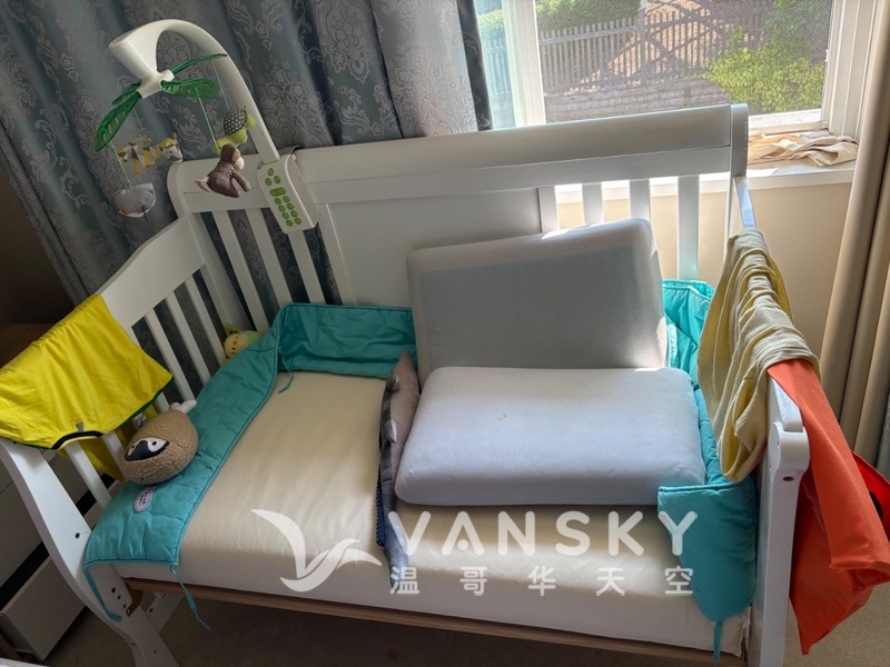 免费婴儿床含床垫