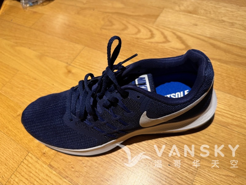 全新NIKE鞋，US9.5