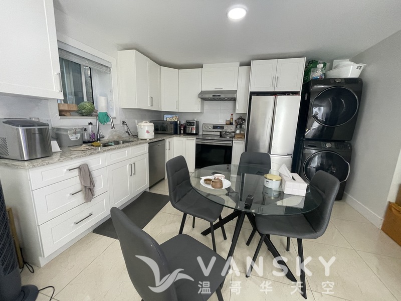 素里台湾村半地下地理位置优越两房一厅出租