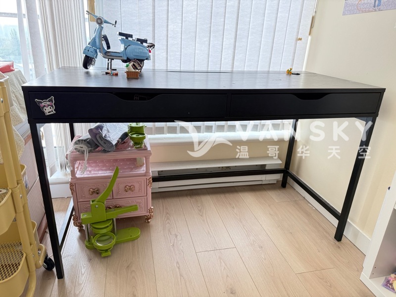 Ikea 书桌出售