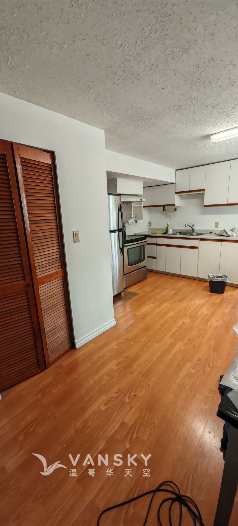 温哥华东区新装修近天车2房1厅