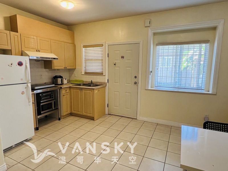 温哥华东区二房一厅一卫