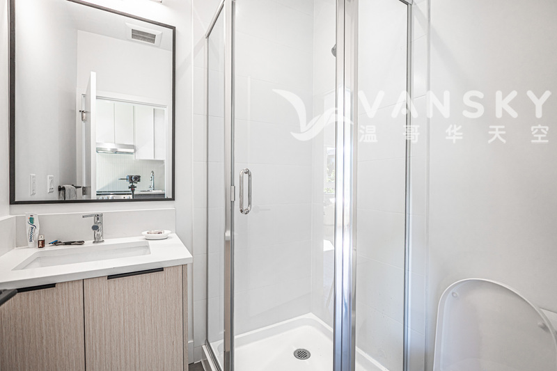 列治文2号路独立套房带洗衣厨房全卫