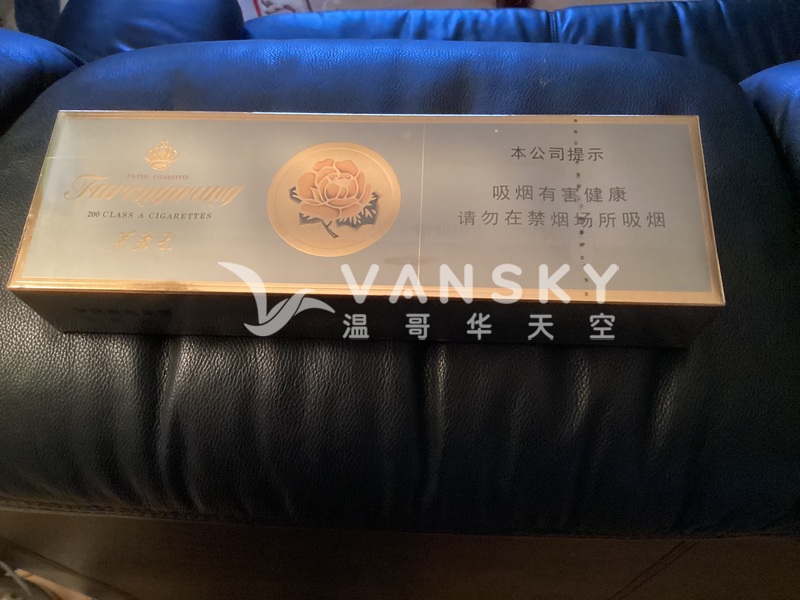 机场免税店金色芙蓉王两条,100/条。