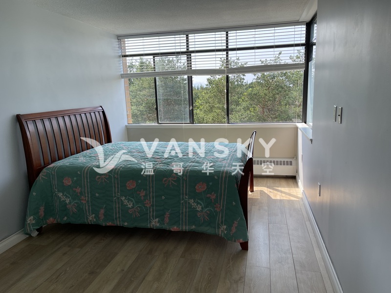 列治文市中心高层水泥公寓单房出租