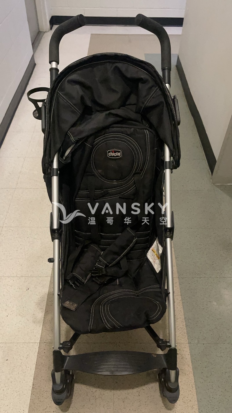 小孩推车和自行车