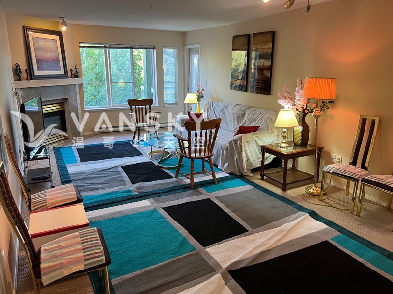 标题：近素里市中心天车站公寓两个房间超低价出租