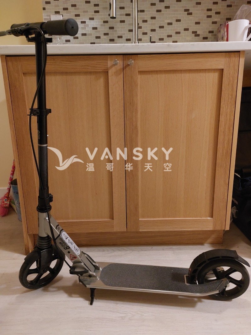 99新滑板车，原价$130买的，现在$70出，适合8-12岁年龄段