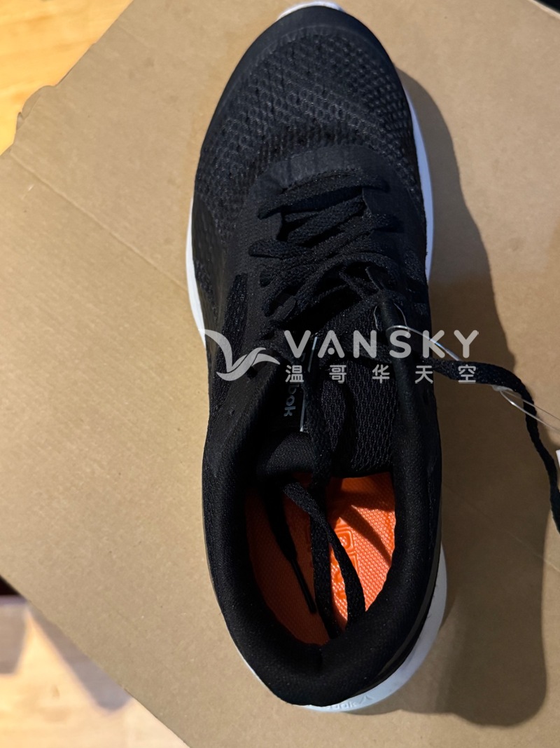 全新Reebok跑鞋，US8