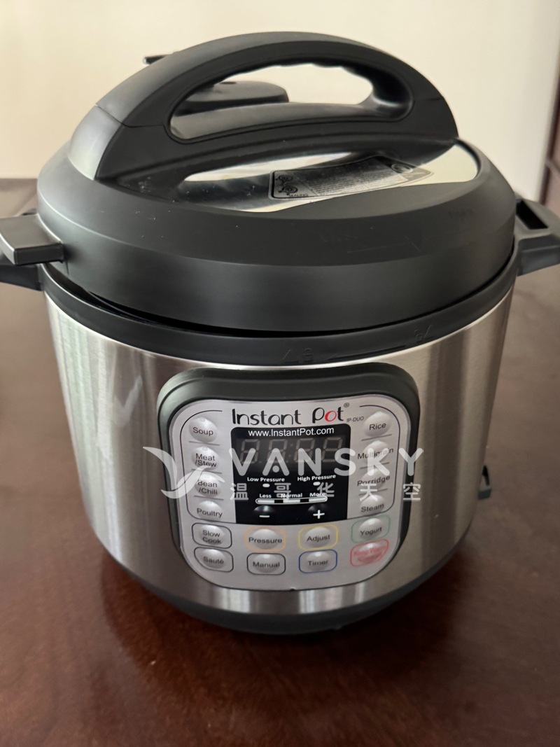 用电高压锅，多用途，全新。低于半价出售。