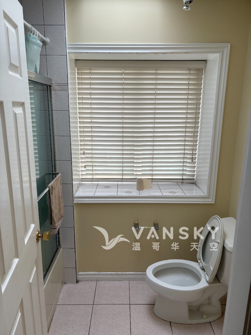 列治文三号路边大宅出租南向套房，价格优惠