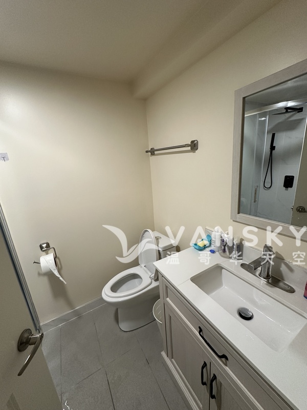 Burnaby全新半地下室2房1厕$1700/月，步行15分钟到天车站