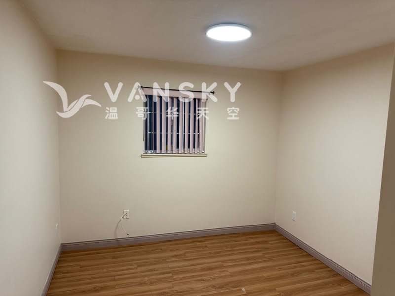 溫哥華東區28夾knight 街新裝修平地兩房一廳出租