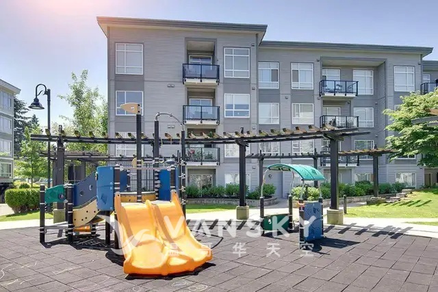 251112210950_playground.jpg
