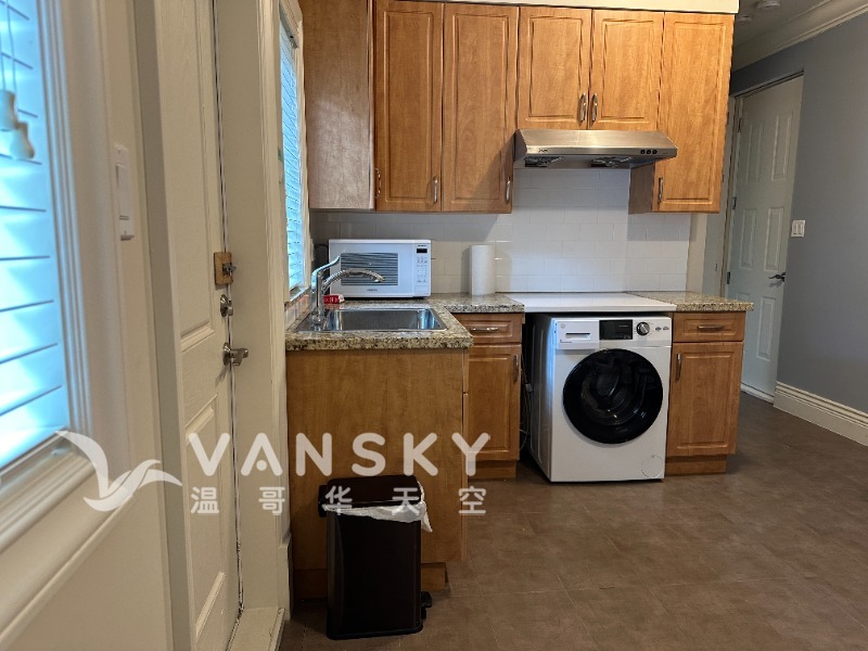 列治文西区新独立屋出租单位，一房一厅独立出入，独立厨厕，水电网暖全包