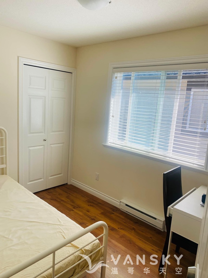 列治文楼上单房出租