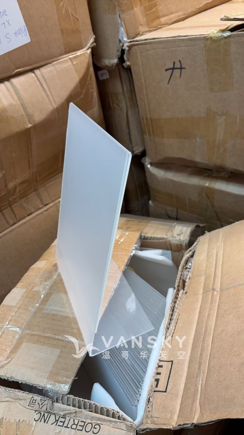  公司闲置全新立牌/ 箱